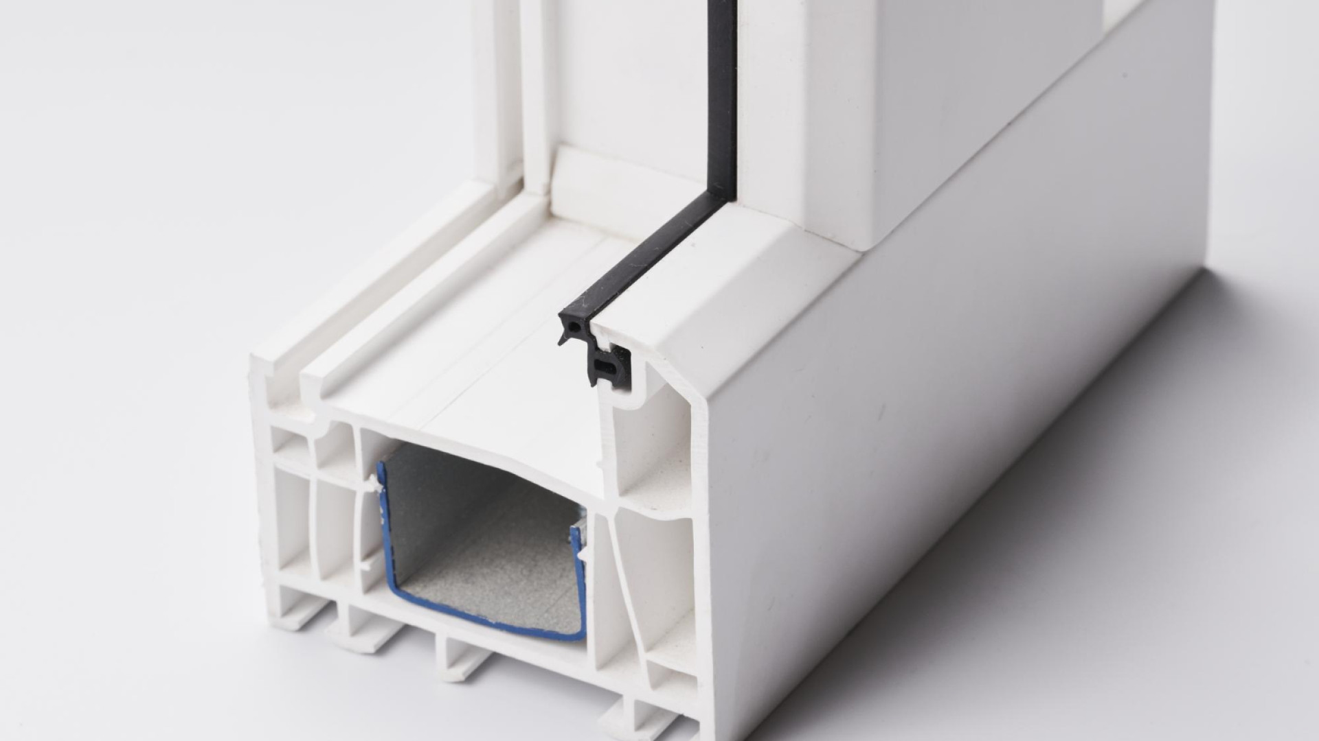 Pourquoi choisir un fabricant français de profilés PVC pour vos menuiseries ?