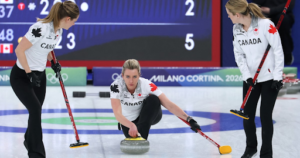 Le curling comme exemple parfait d’un sport où un seul lancer juste peut renverser tout ce qui s’est passé avant